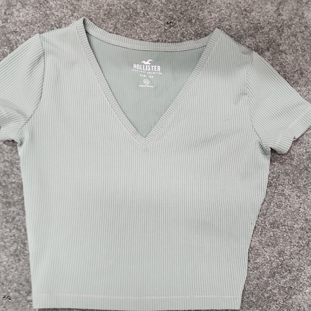 Hollister Ribbed V-Neck Crop Top - Light Green